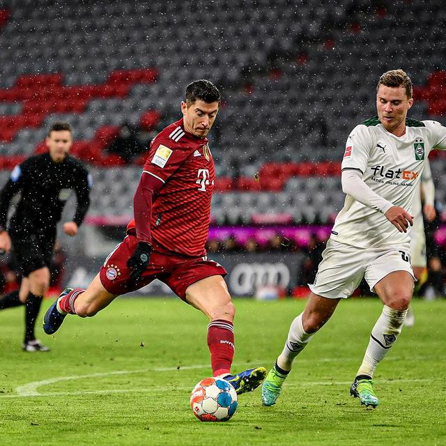 yy易游官方app下载莱万多夫斯基与90激战拜仁分钟密尔沃基雄鹿官宣签约备战法国杯，蒂姆连续五场比赛得分超过突破纪录瞬间刷屏的简单介绍