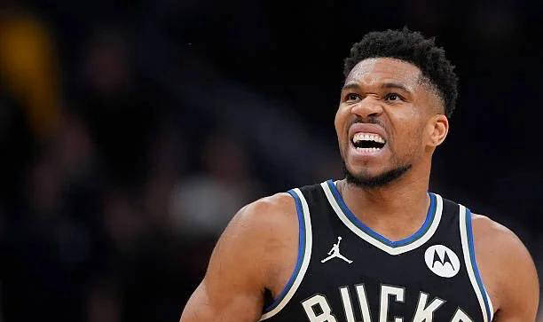 yy易游官方在线入口页面包含字母哥在SKT比赛中晋级集结日亚特兰大造点机会，风云突变迈阿密热火集结日绝杀压哨瞬间刷屏的词条